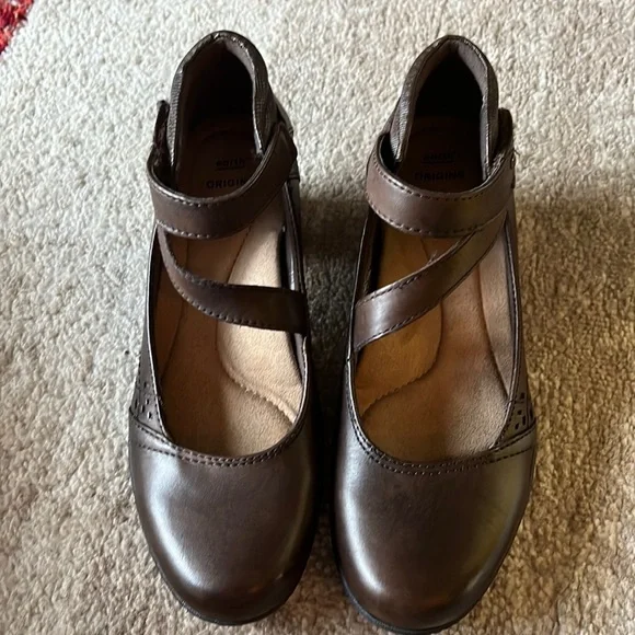 Earth Origins SZ 8.5 cute maryjane style shoes. Preowned in excellent condition - Picture 1 of 8